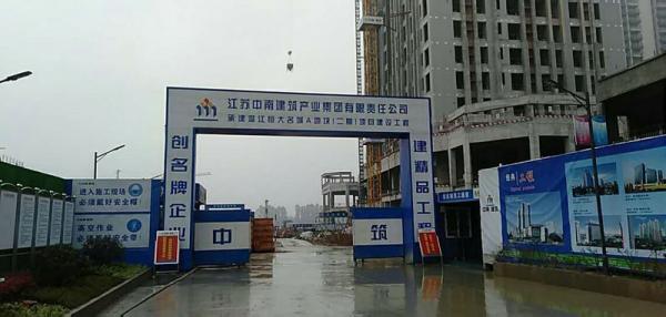 柳州地区温江恒大项目成品玻璃钢化粪池安装现场